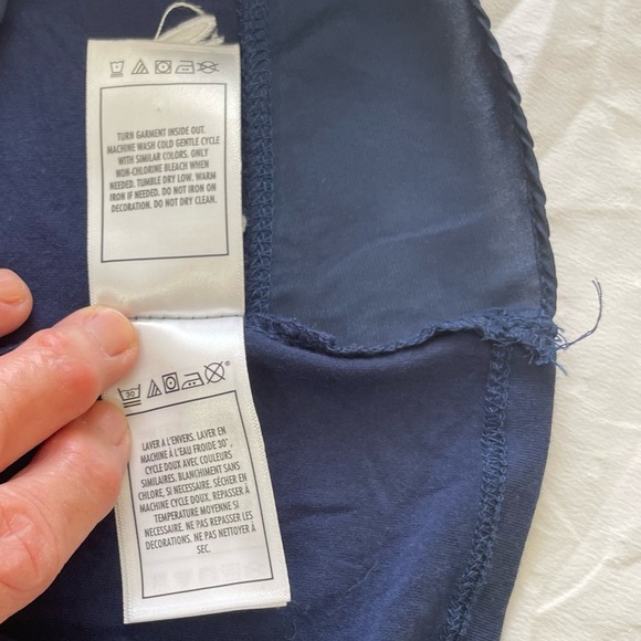 Disney Bow Minnie Mouse Women’s Size L shirt in Rayon Spandex and Polyester - Picture 9 of 9